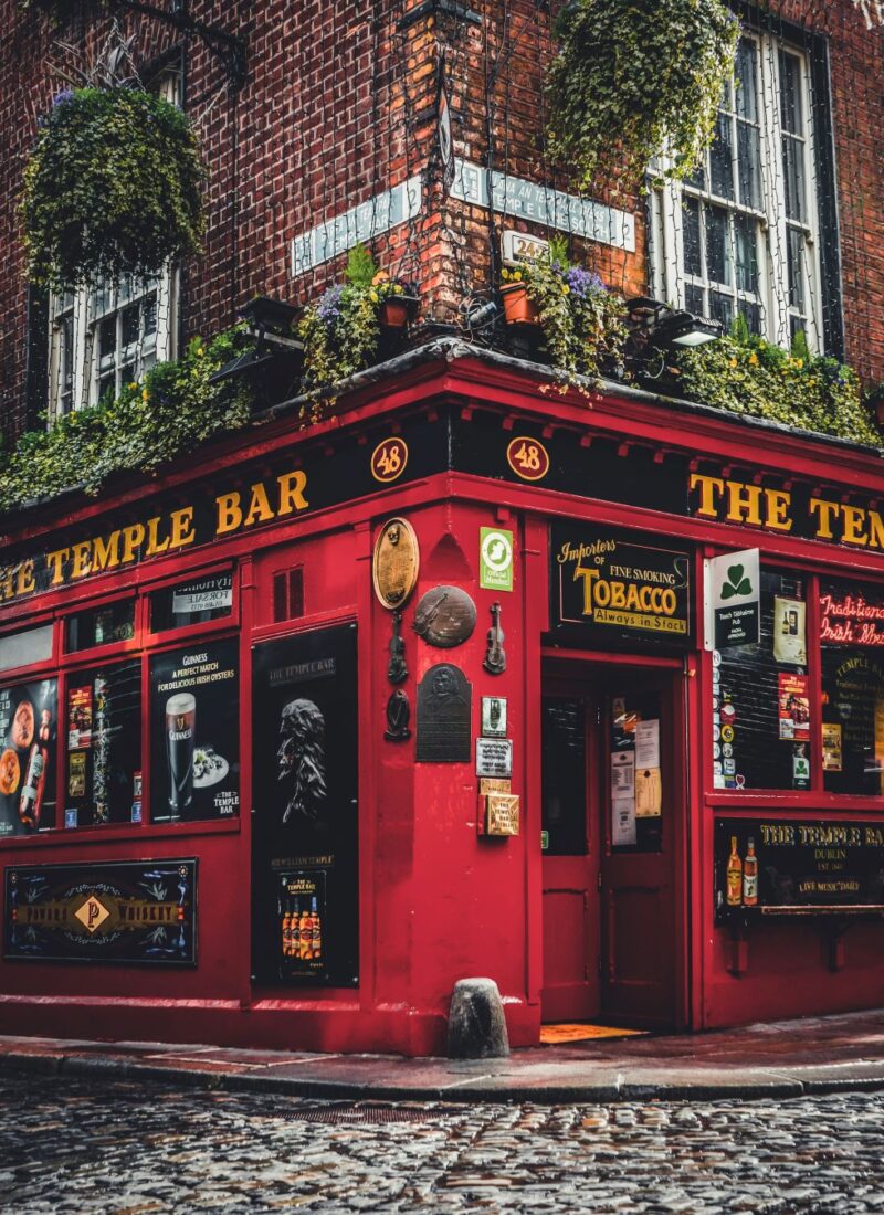 Pubs in Dublin: photo of famous Temple Bar in Dublin